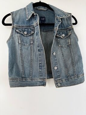 Vintage GAP Women's Light Wash Denim Vest - Blue